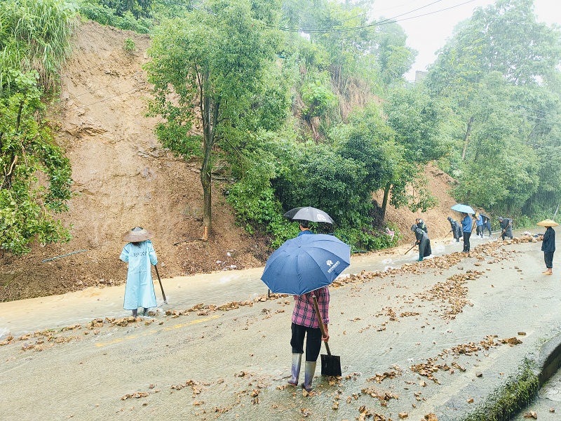 建強公司山體滑坡.jpg
